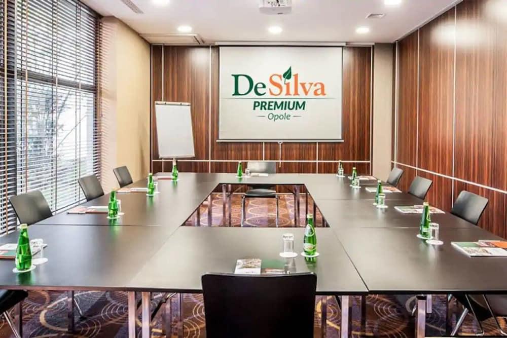 Hotel Desilva Premium 오폴레 외부 사진